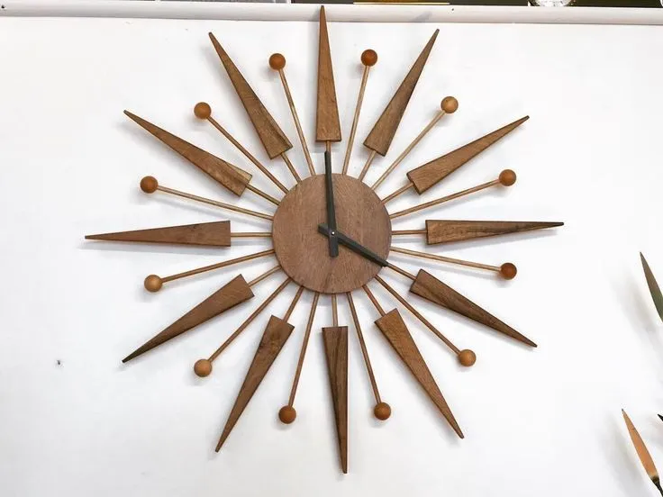[ZIVVIN1] Vintage Walnut Star Clock